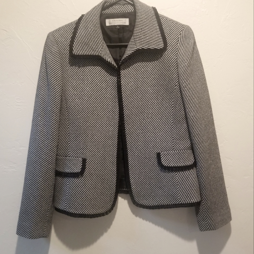 NWOT Tahari striped wool blazer (size 10)